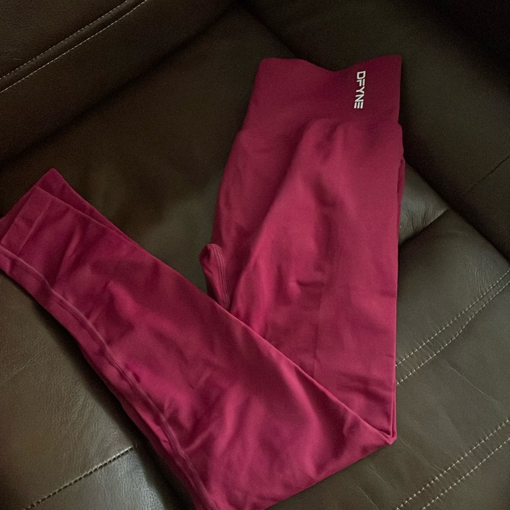 New DFYNE leggings size small